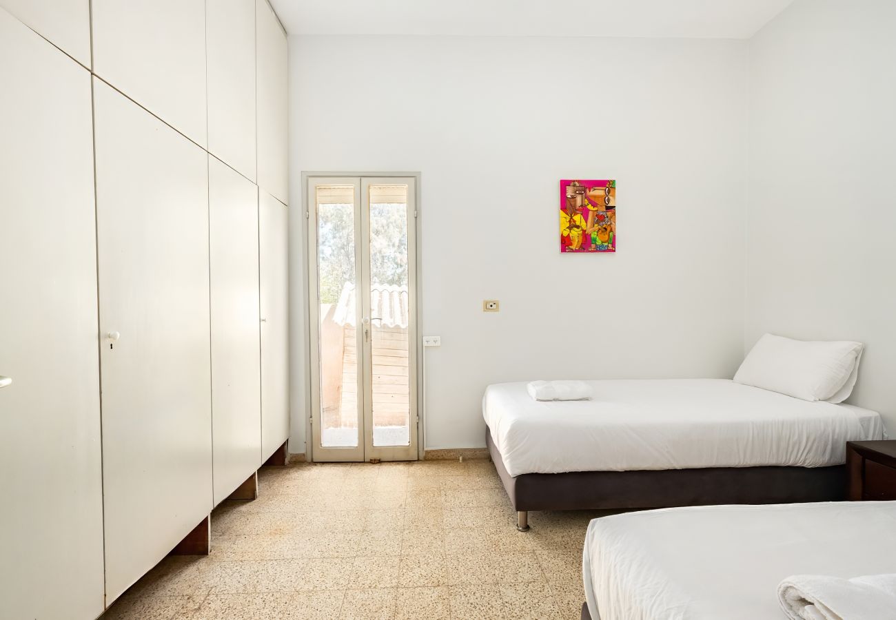 Villa in Beit Yanai - Cliffside Rustic & Charming Villa by FeelHome
