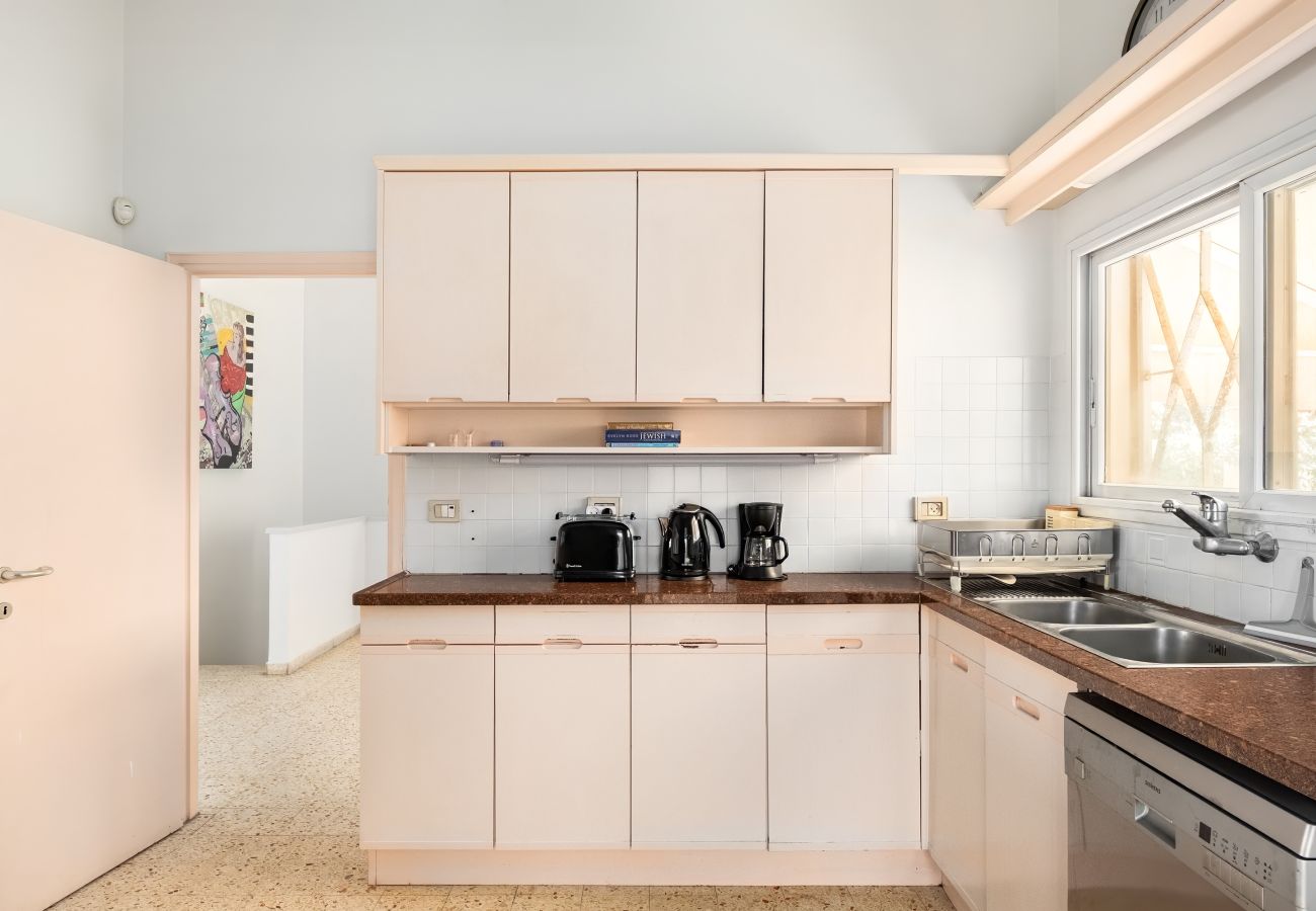 Villa in Beit Yanai - Cliffside Rustic & Charming Villa by FeelHome