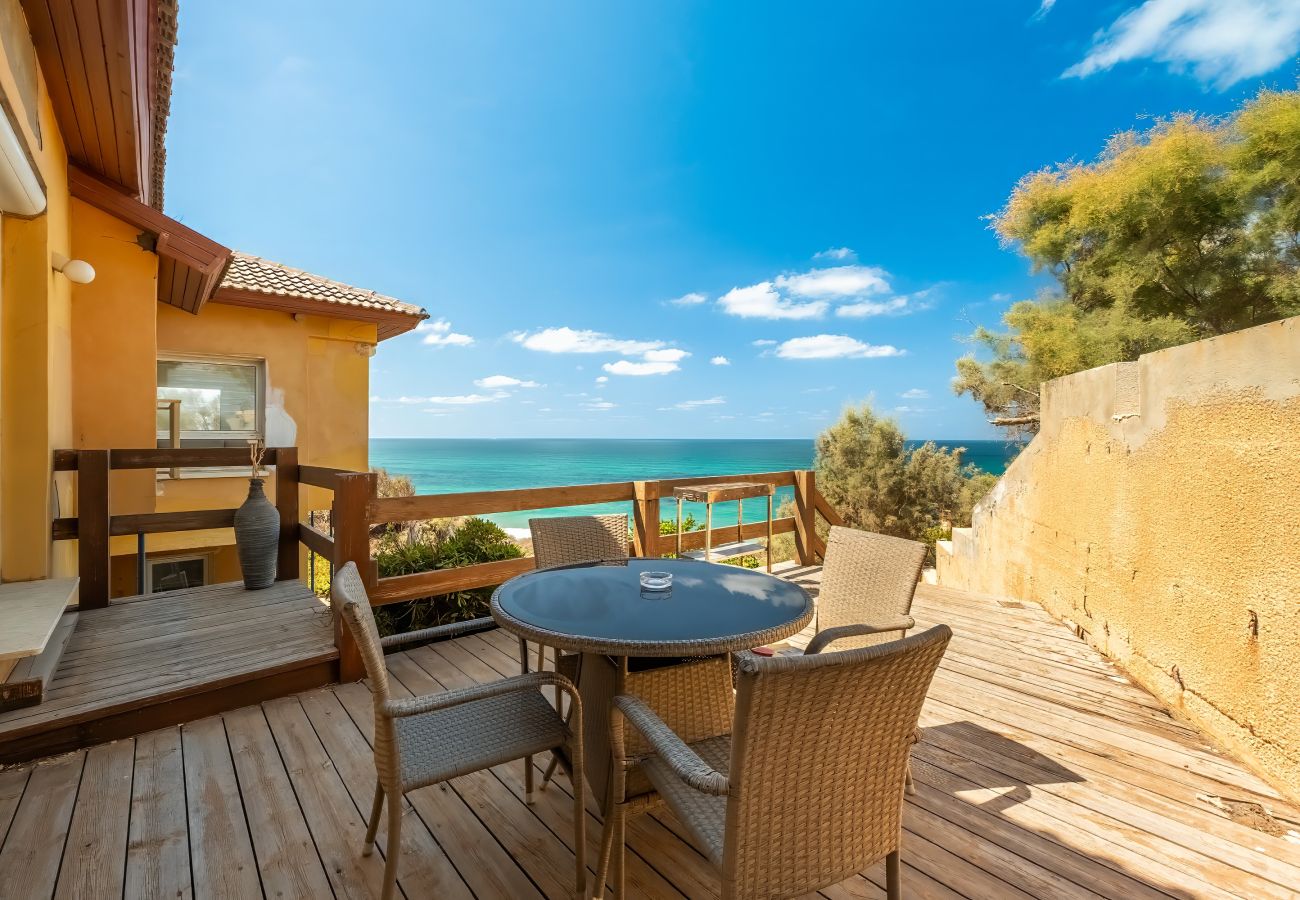 Villa in Beit Yanai - Cliffside Rustic & Charming Villa by FeelHome