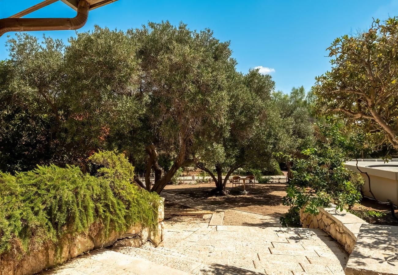 Villa in Beit Yanai - Cliffside Rustic & Charming Villa by FeelHome