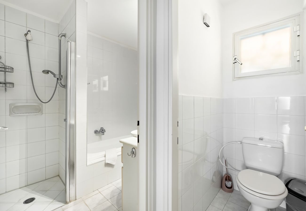 Villa in Beit Yanai - Cliffside Rustic & Charming Villa by FeelHome