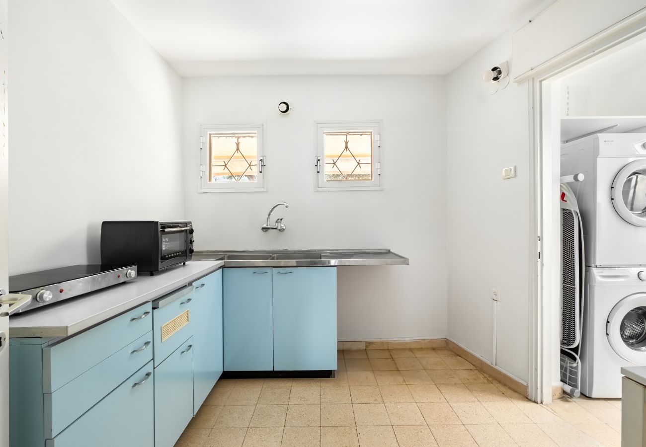Villa in Beit Yanai - Cliffside Rustic & Charming Villa by FeelHome