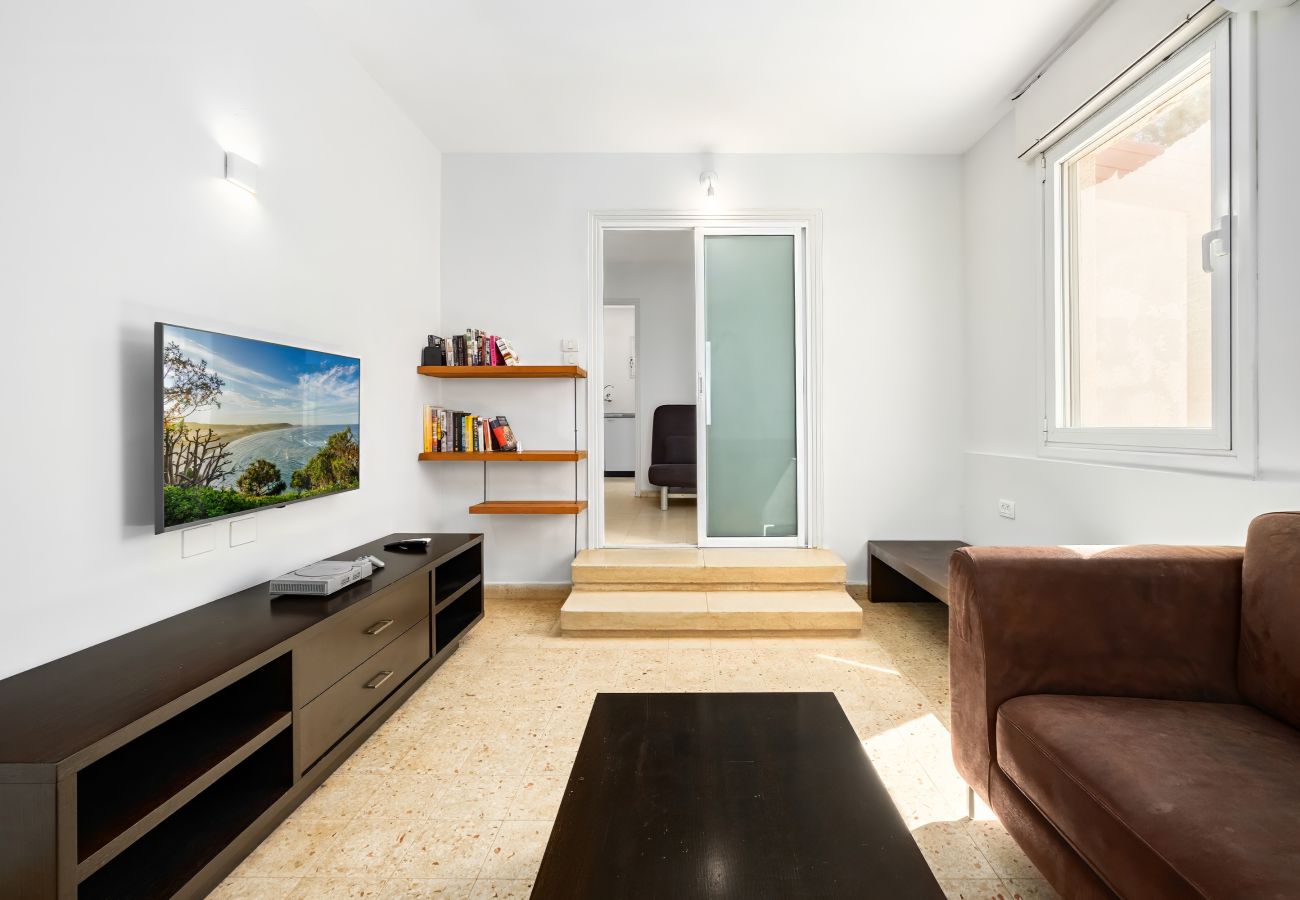 Villa in Beit Yanai - Cliffside Rustic & Charming Villa by FeelHome