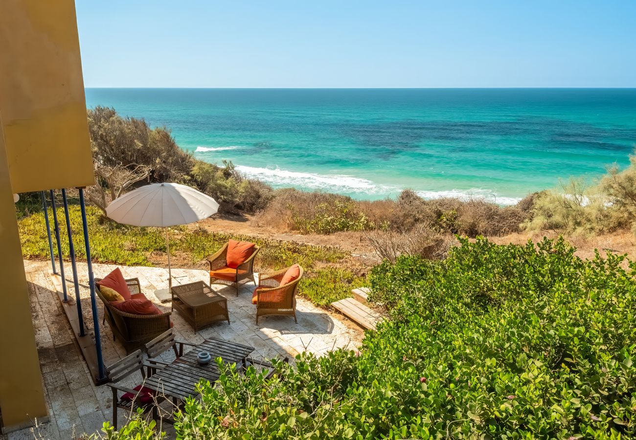 Villa in Beit Yanai - Cliffside Rustic & Charming Villa by FeelHome