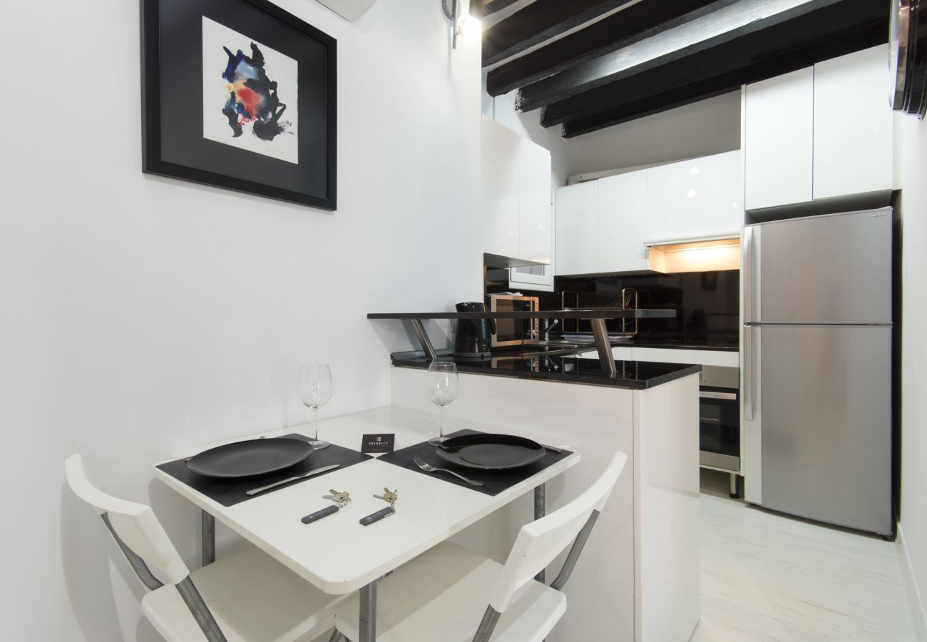 Apartment in Palma de Mallorca - Black & White minimum 30 nights stay 