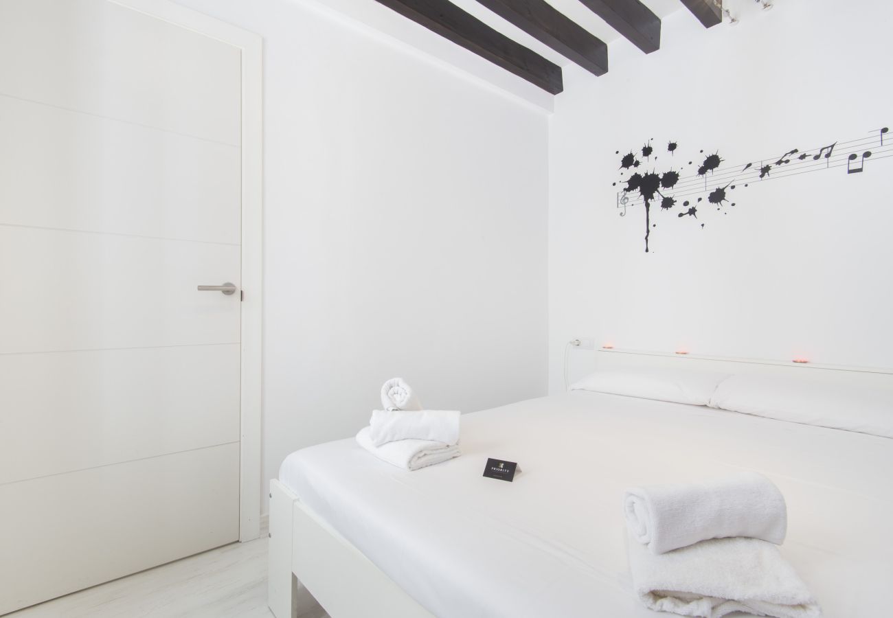 Apartment in Palma de Mallorca - Black & White minimum 30 nights stay 