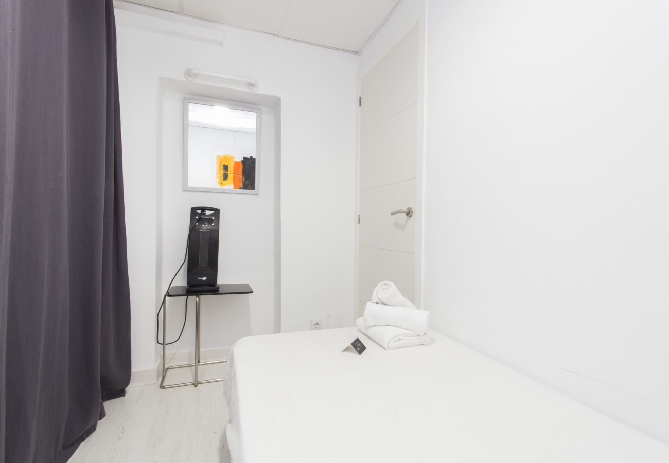 Apartment in Palma de Mallorca - Black & White minimum 30 nights stay 