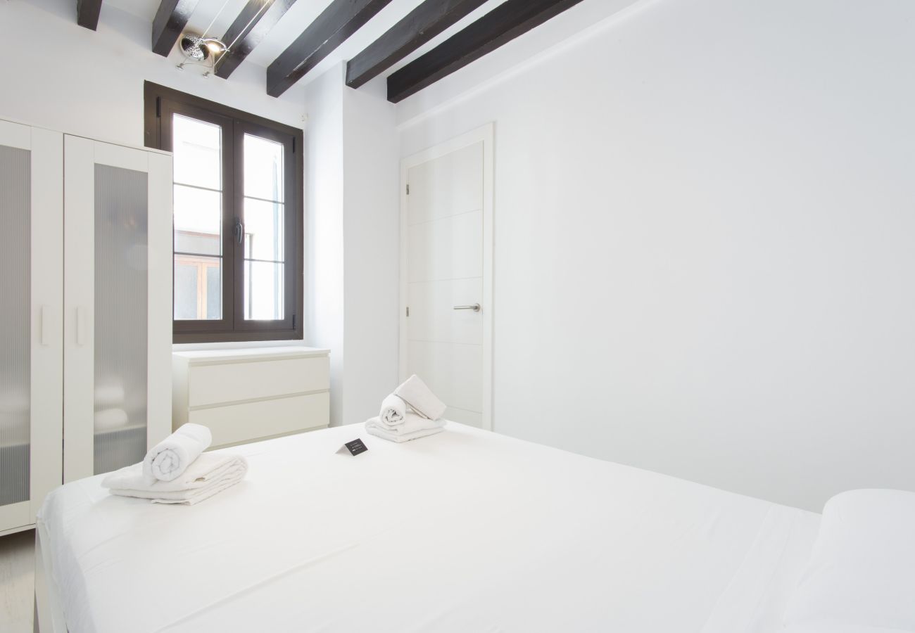 Apartment in Palma de Mallorca - Black & White minimum 30 nights stay 