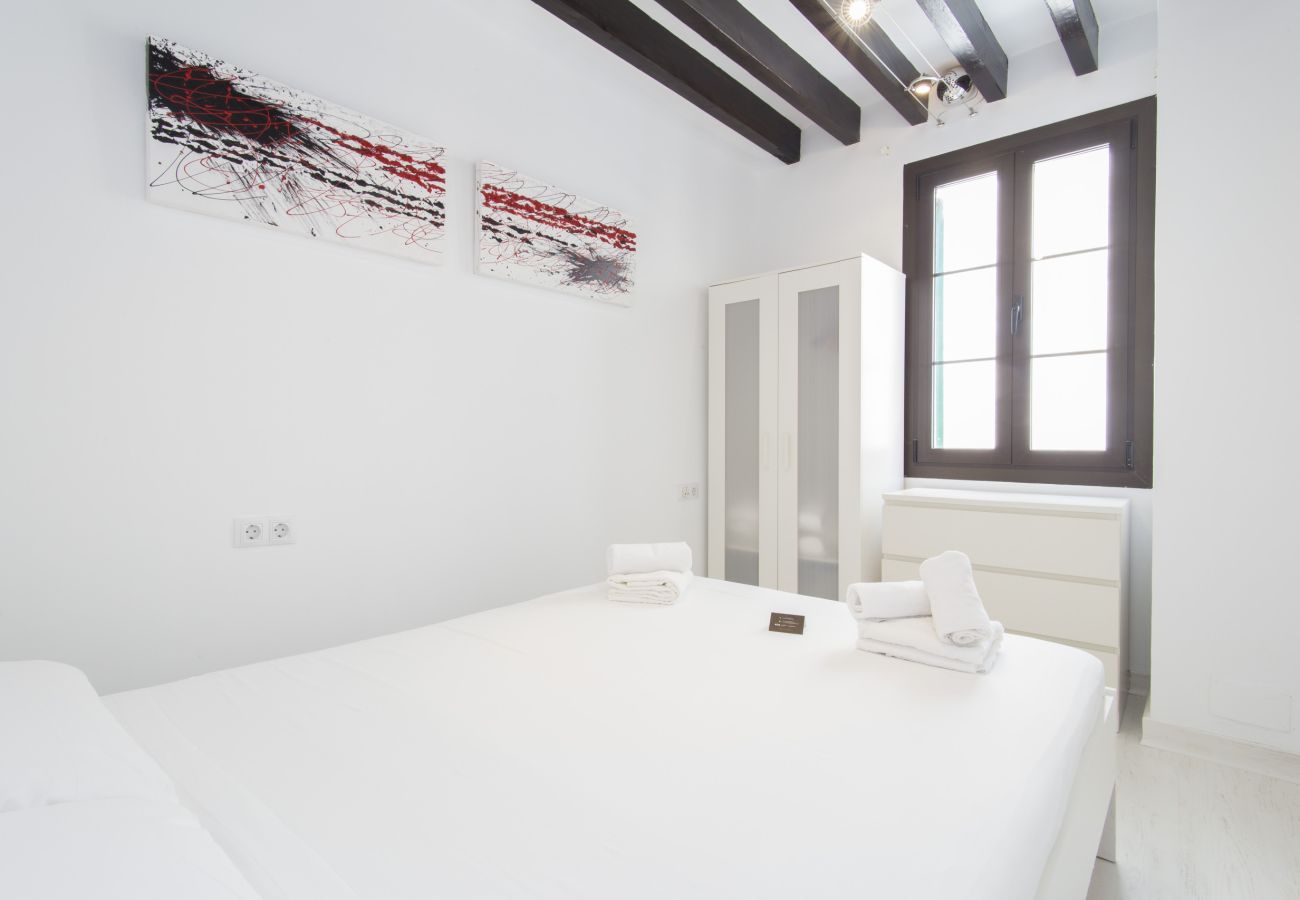 Apartment in Palma de Mallorca - Black & White minimum 30 nights stay 