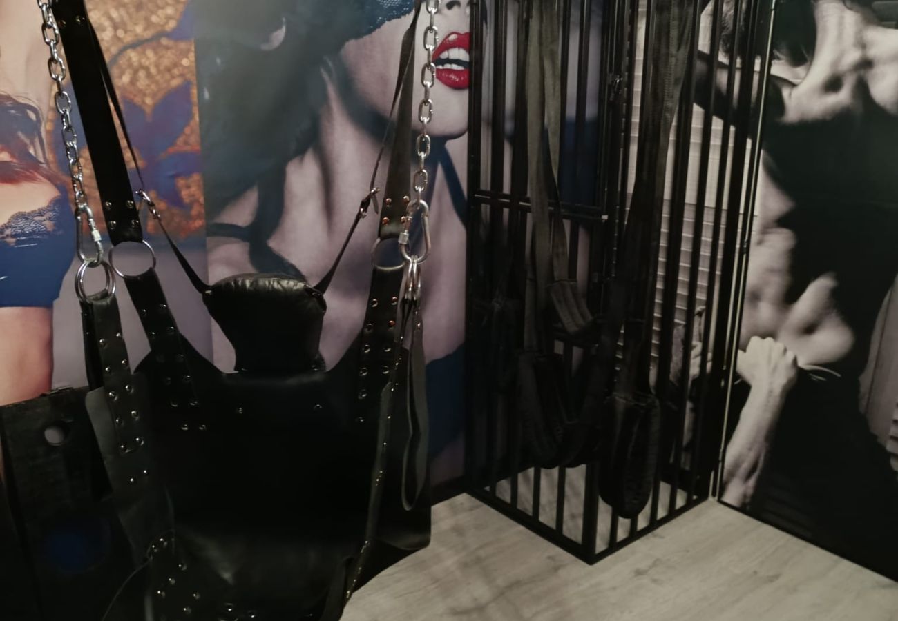 Apartment in Iași - BDSM YES SIR