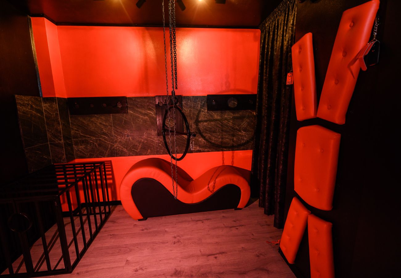 Apartment in Iași - BDSM YES SIR