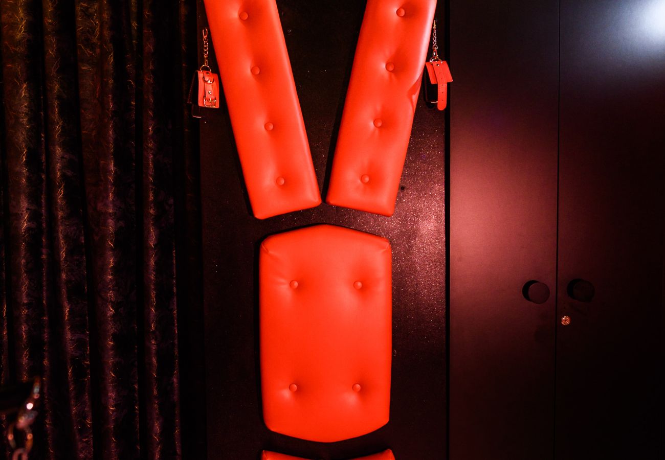 Apartment in Iași - BDSM YES SIR