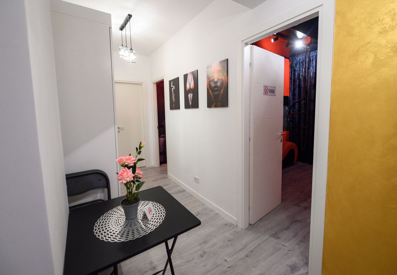 Apartment in Iași - BDSM YES SIR
