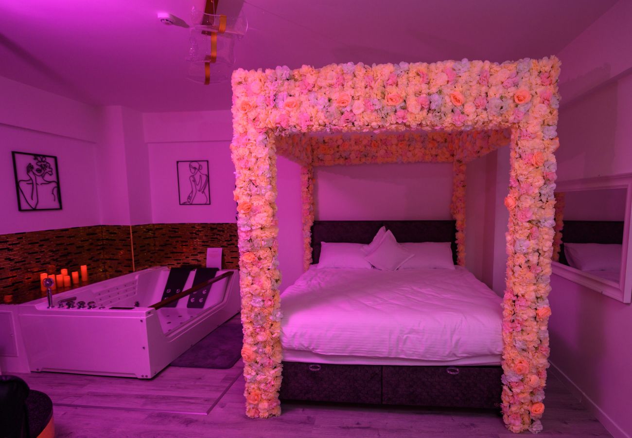 Apartment in Iași - JACUZZI APARTMENT YES SIR