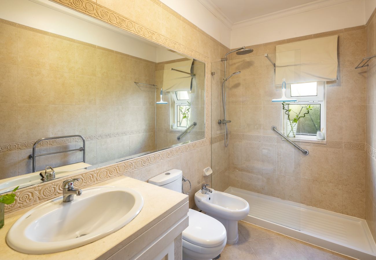 Apartment in Lagos - Fairview Golfside Apartment at Boavista