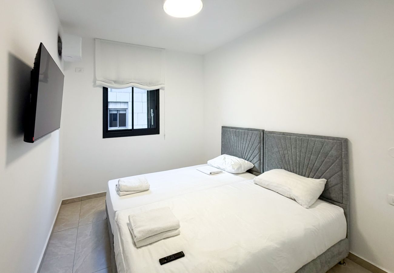 Apartment in Ramat Gan - MAMAD Brand New with Terrace next to Park by FeelHome