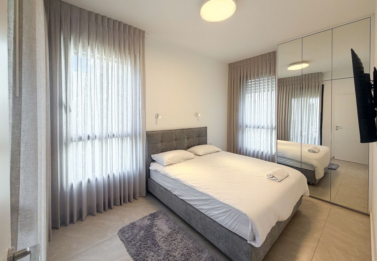 Apartment in Ramat Gan - MAMAD Brand New with Terrace next to Park by FeelHome