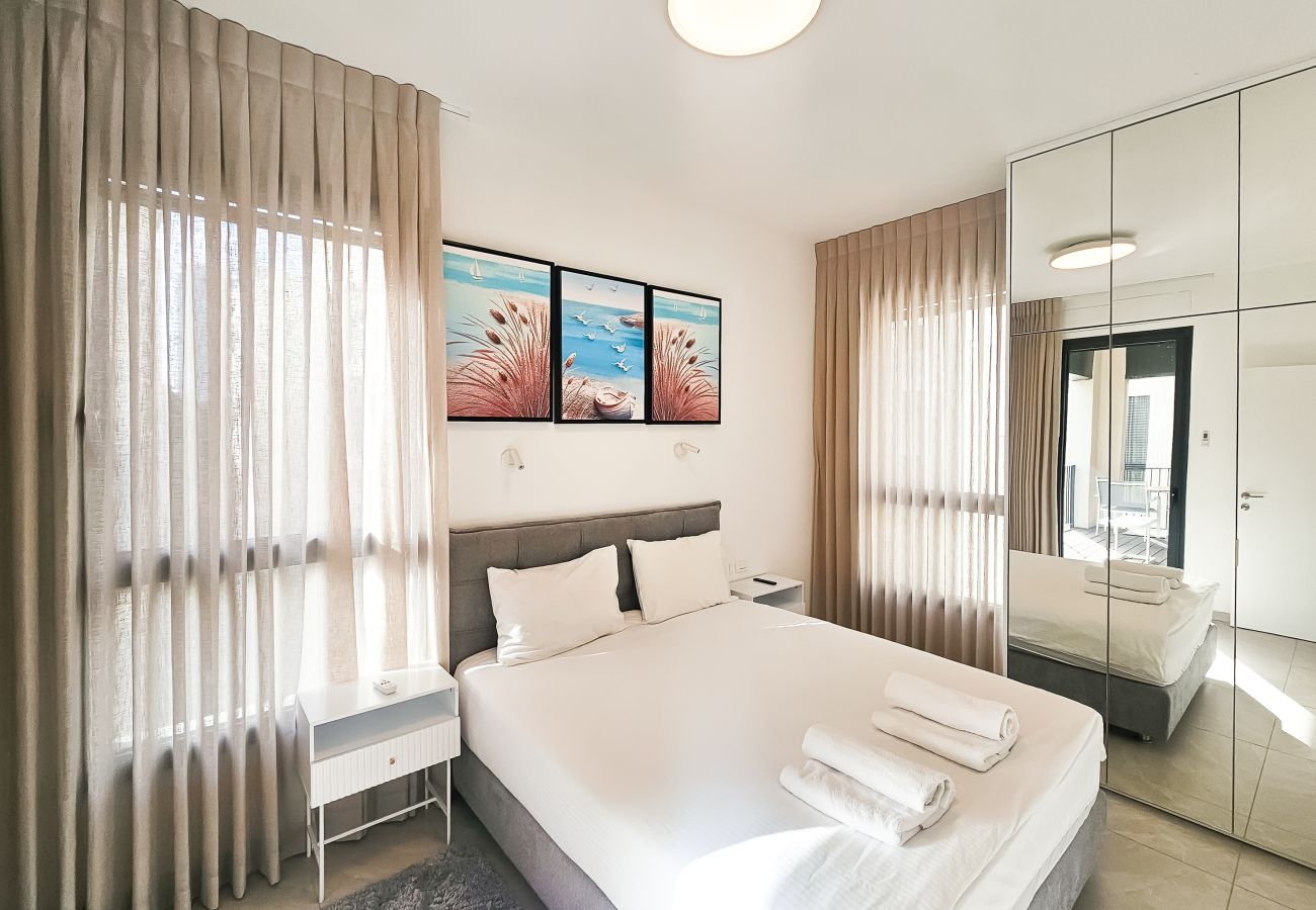 Apartment in Ramat Gan - MAMAD Brand New with Terrace next to Park by FeelHome