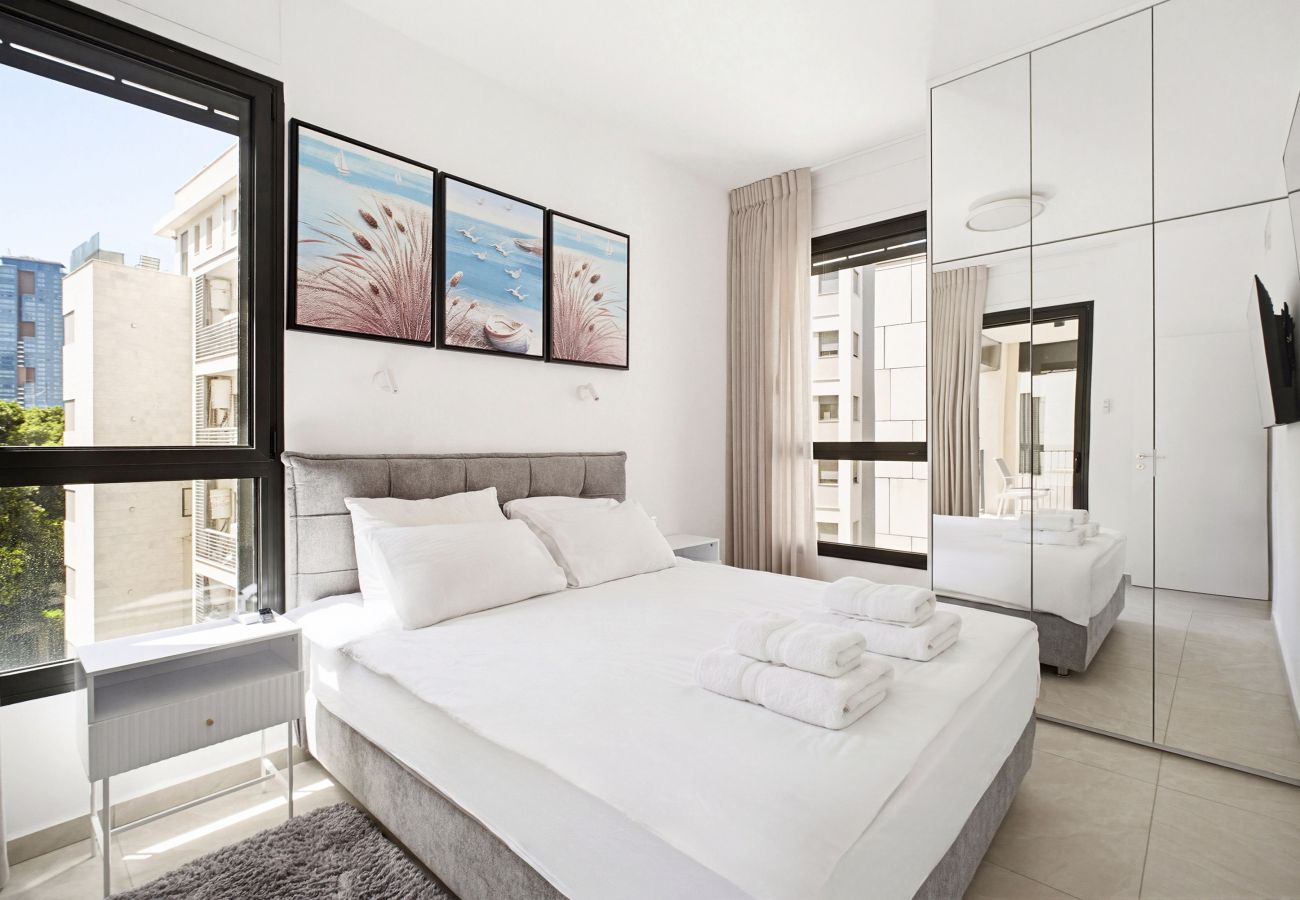 Apartment in Ramat Gan - MAMAD Brand New with Terrace next to Park by FeelHome