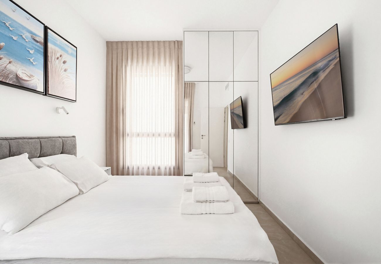 Apartment in Ramat Gan - MAMAD Brand New with Terrace next to Park by FeelHome