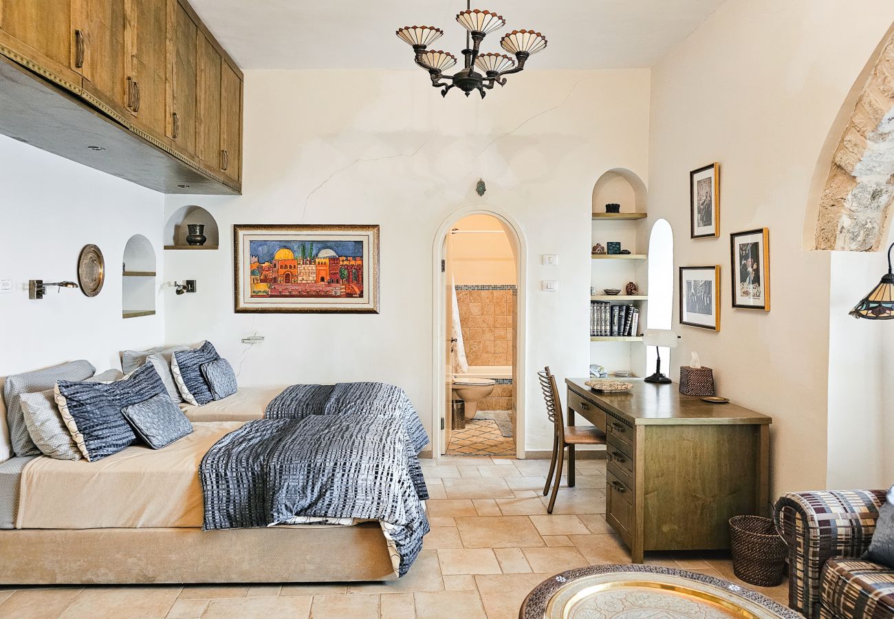 Apartment in Jerusalem - Cozy Authentic Retreat in Old City by FeelHome