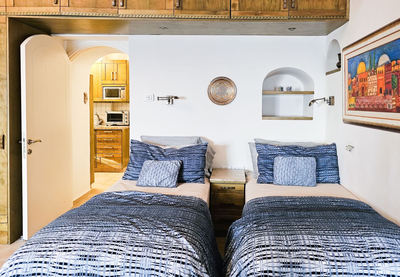 Apartment in Jerusalem - Cozy Authentic Retreat in Old City by FeelHome