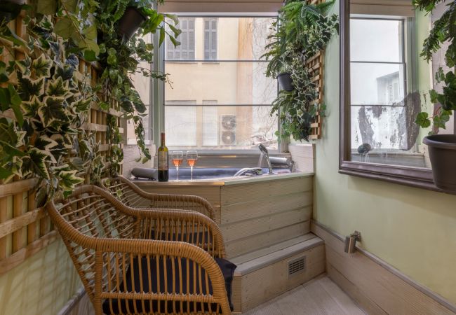 Apartment in Athens - Serenity Escape with Jacuzzi in Kolonaki
