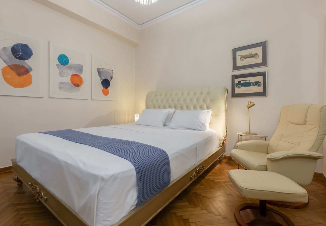 Apartment in Athens - Serenity Escape with Jacuzzi in Kolonaki