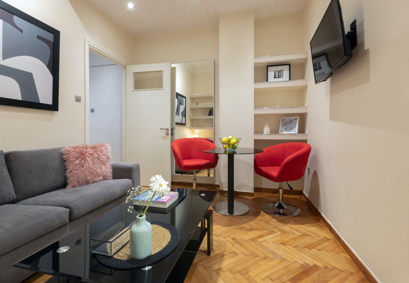 Apartment in Athens - Serenity Escape with Jacuzzi in Kolonaki