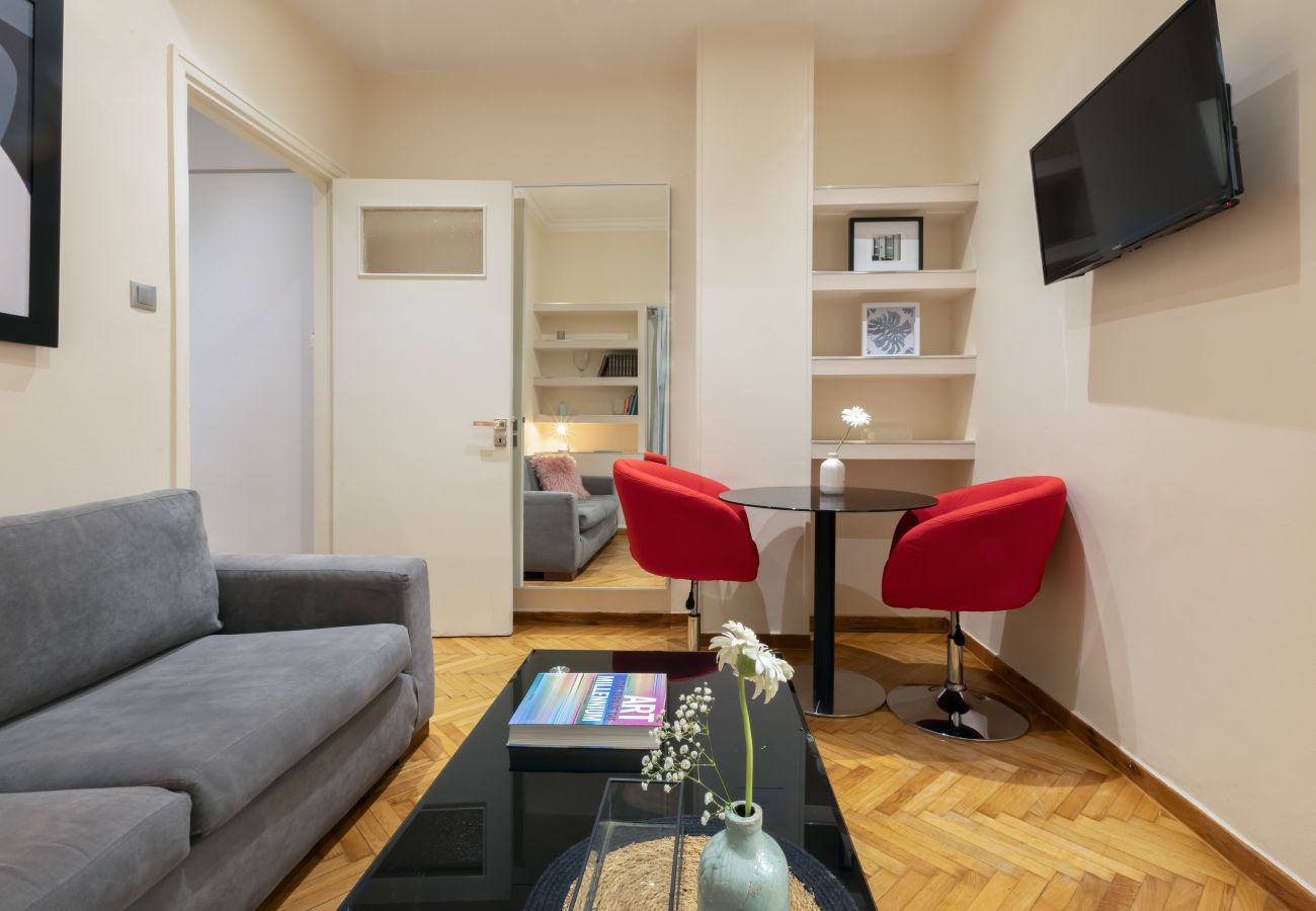 Apartment in Athens - Serenity Escape with Jacuzzi in Kolonaki