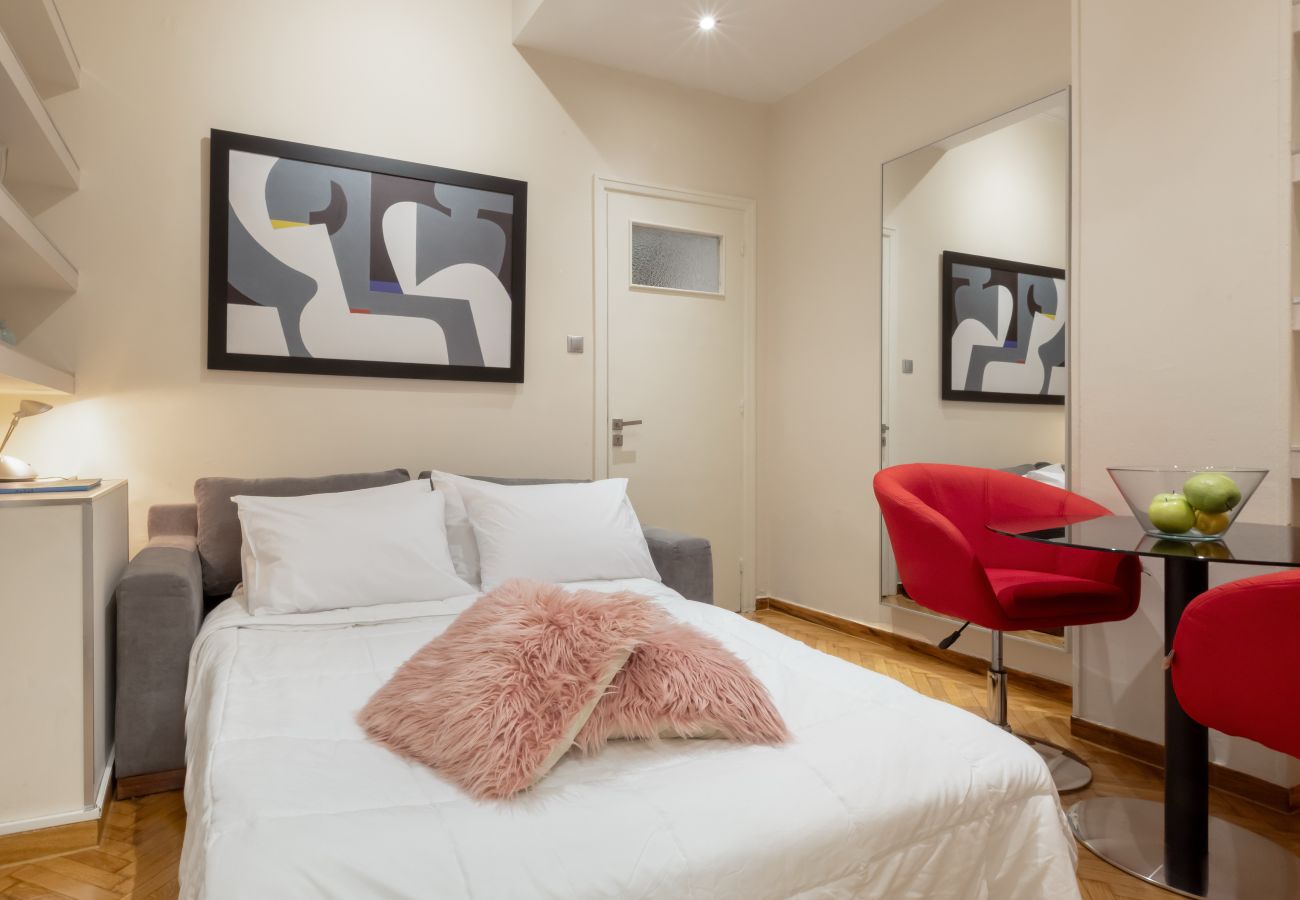 Apartment in Athens - Serenity Escape with Jacuzzi in Kolonaki