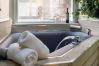 Apartment in Athens - Serenity Escape with Jacuzzi in Kolonaki