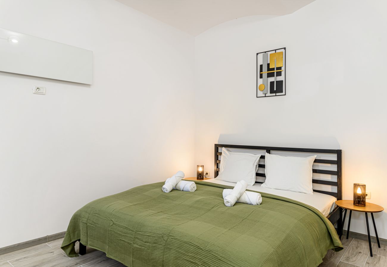 Apartment in Brasov - Quiet Apartment Near Brasov Old Town – Agriselor Street