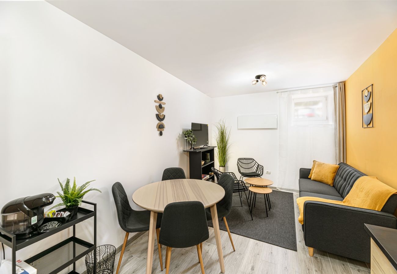 Apartment in Brasov - Quiet Apartment Near Brasov Old Town – Agriselor Street