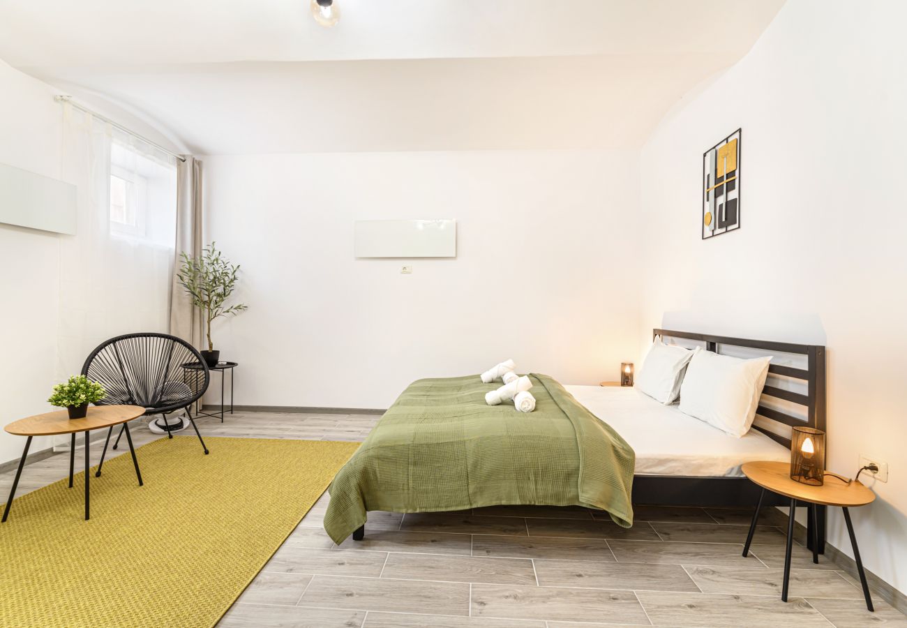 Apartment in Brasov - Quiet Apartment Near Brasov Old Town – Agriselor Street