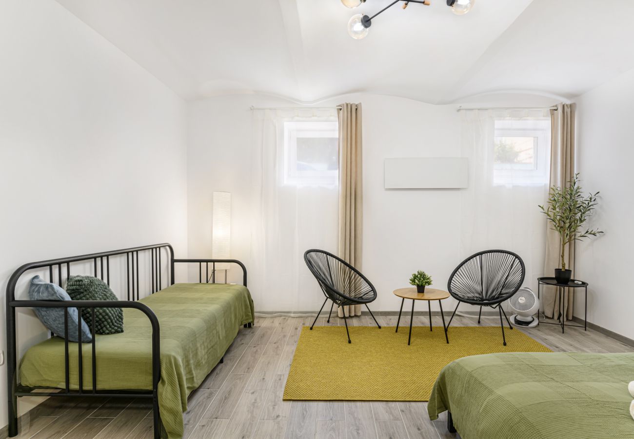 Apartment in Brasov - Quiet Apartment Near Brasov Old Town – Agriselor Street