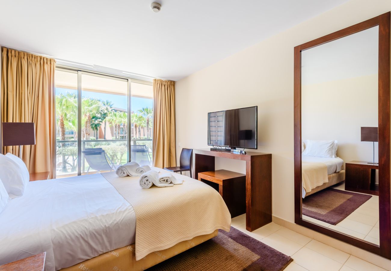 Apartment in Guia - Vila das Lagoas Salgados Retreat 
