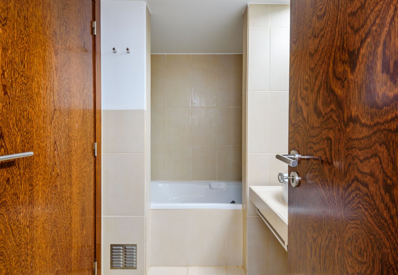 Apartment in Guia - Vila das Lagoas Salgados Retreat 