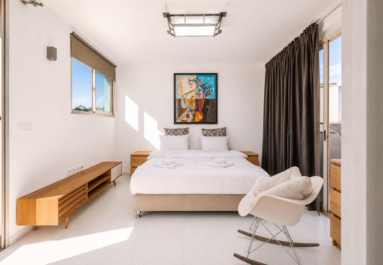 Apartment in Tel Aviv - Jaffa - MAMAD Duplex & Panoramic Terrace near Beach | FeelHome