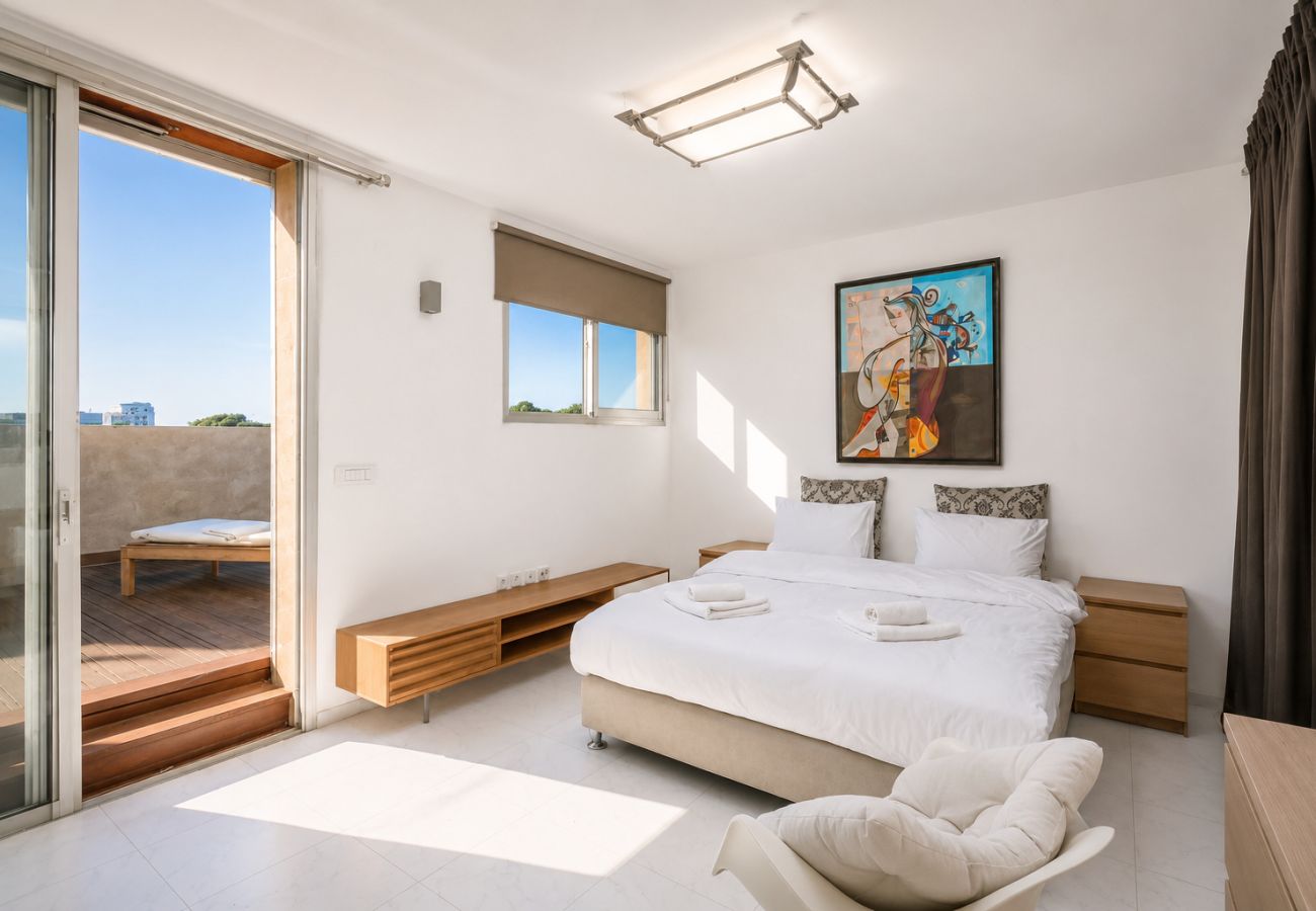 Apartment in Tel Aviv - Jaffa - MAMAD Duplex & Panoramic Terrace near Beach | FeelHome