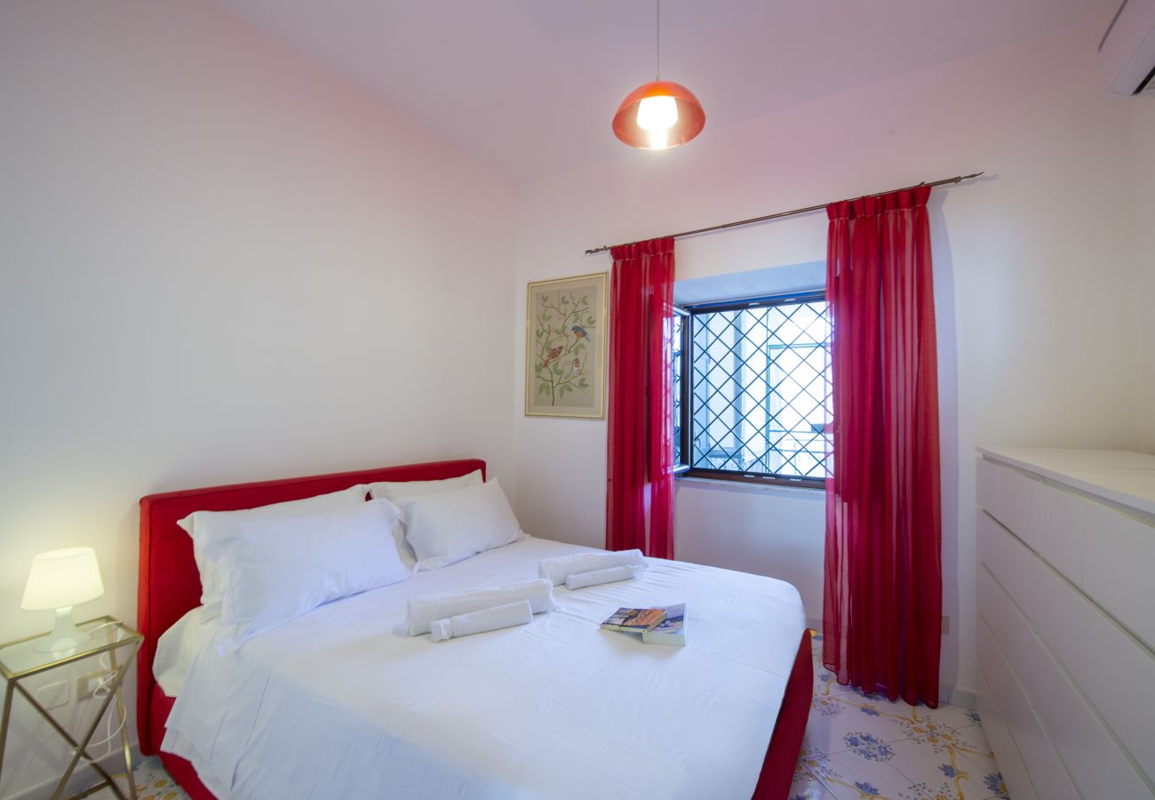 House in Maiori - Casa di Trilly - with Hot Tub & Lemon Garden