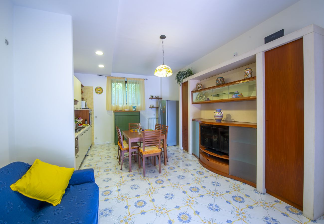 House in Maiori - Casa di Trilly - with Hot Tub & Lemon Garden