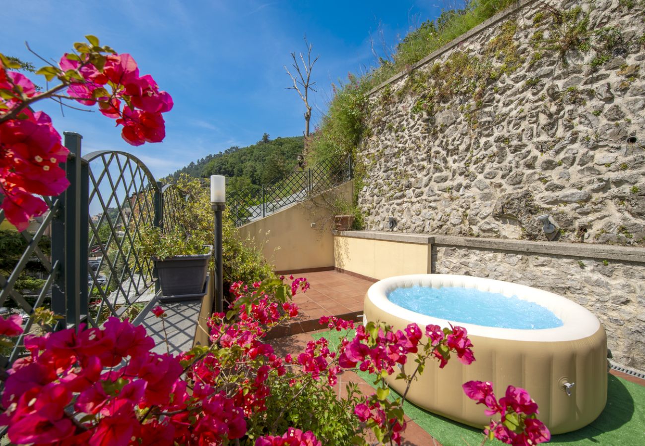 House in Maiori - Casa di Trilly - with Hot Tub & Lemon Garden