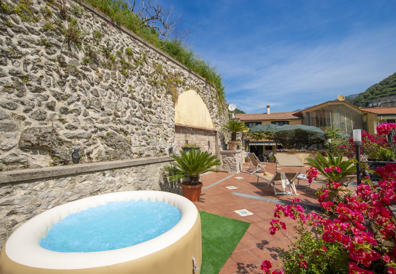 House in Maiori - Casa di Trilly - with Hot Tub & Lemon Garden