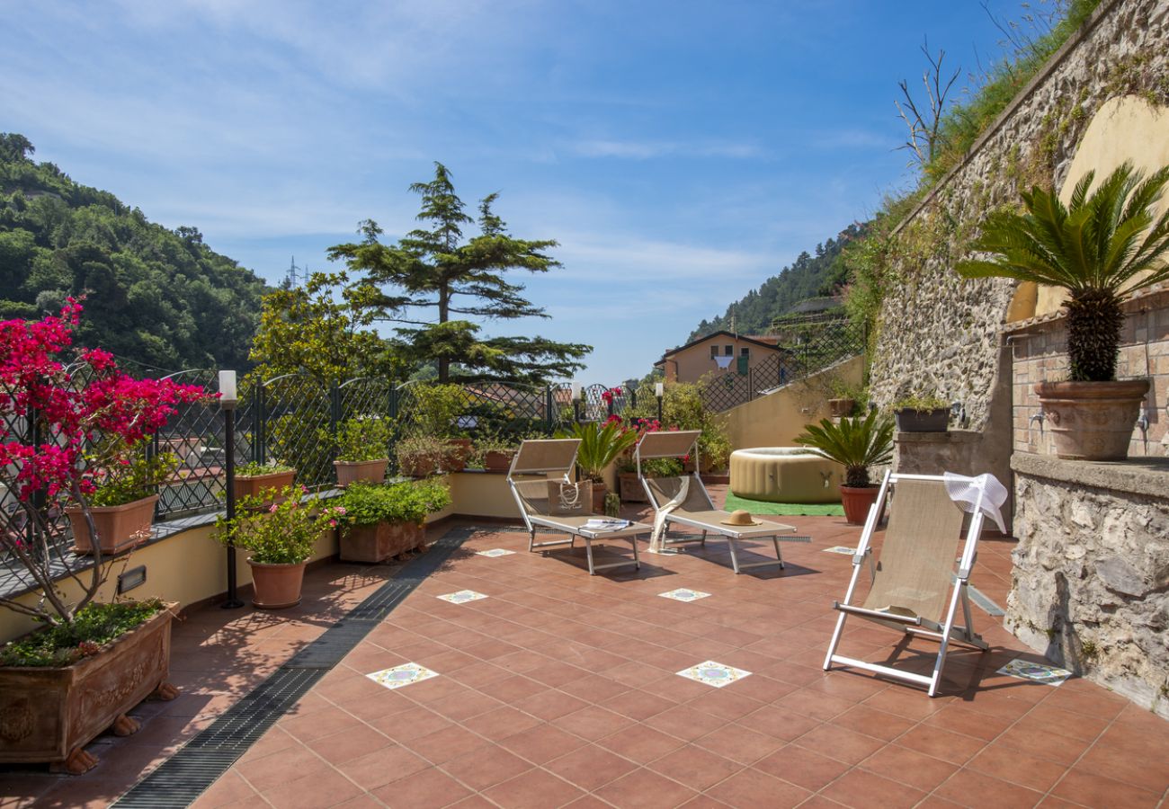 House in Maiori - Casa di Trilly - with Hot Tub & Lemon Garden