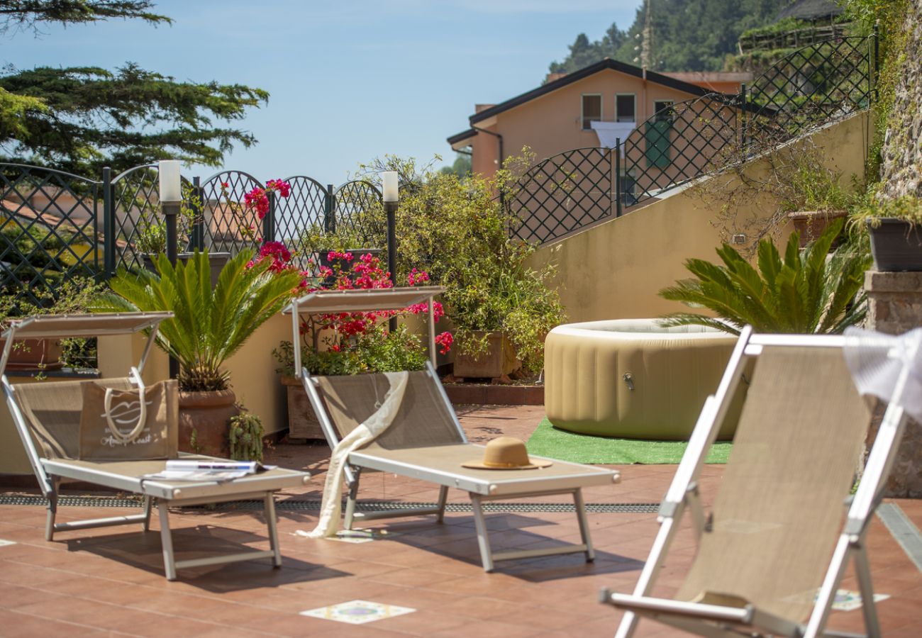 House in Maiori - Casa di Trilly - with Hot Tub & Lemon Garden