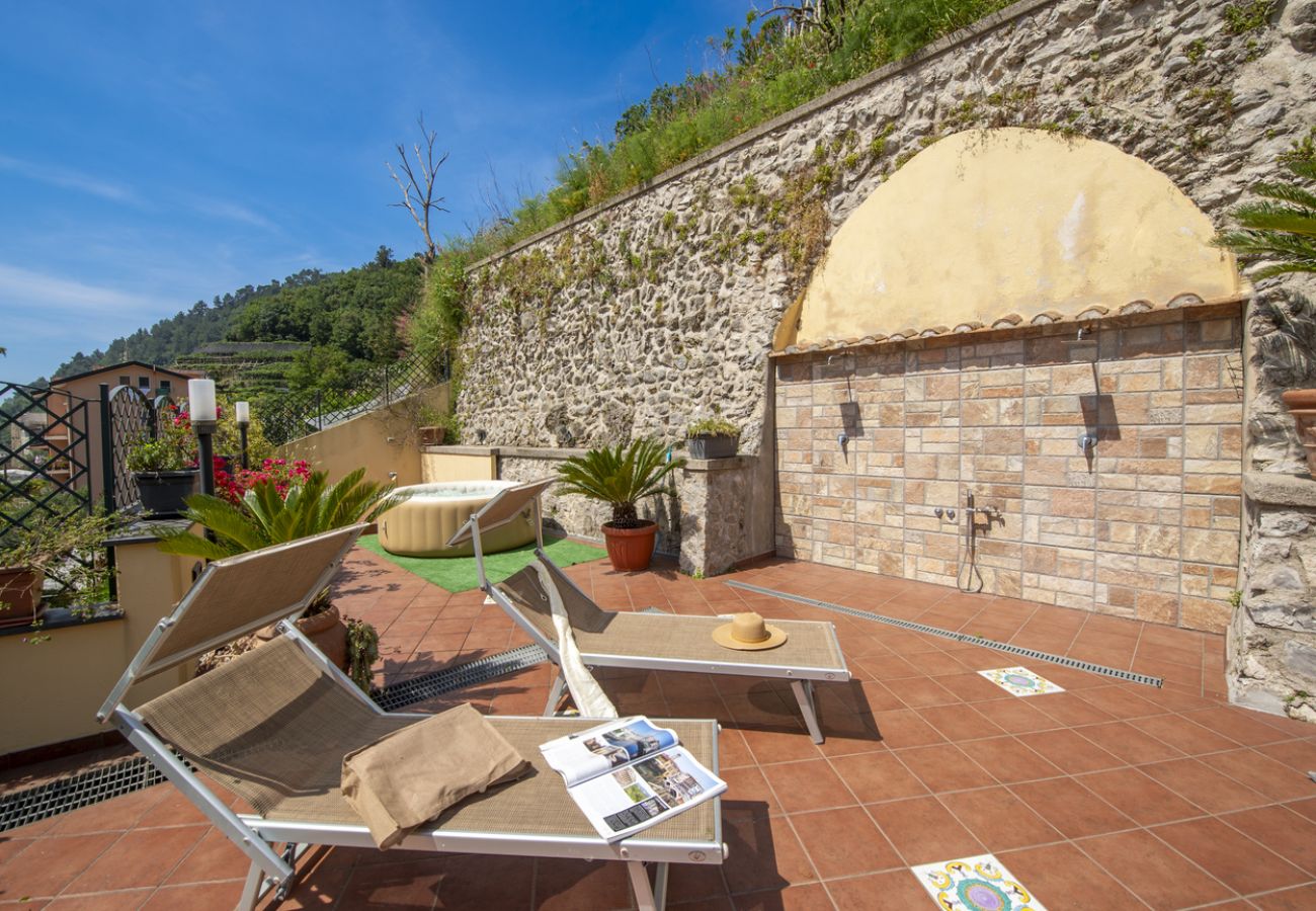 House in Maiori - Casa di Trilly - with Hot Tub & Lemon Garden