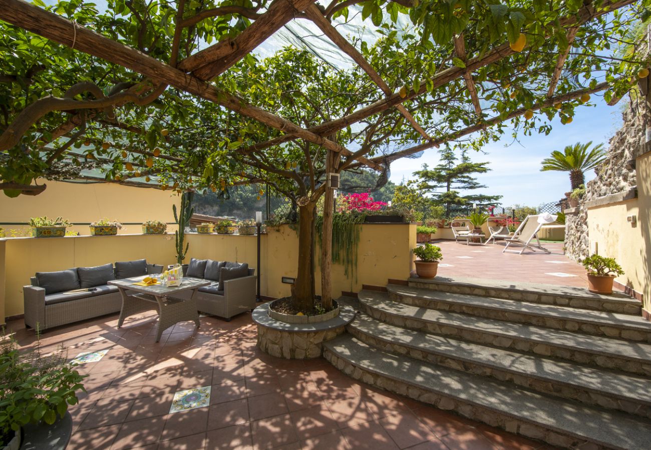 House in Maiori - Casa di Trilly - with Hot Tub & Lemon Garden