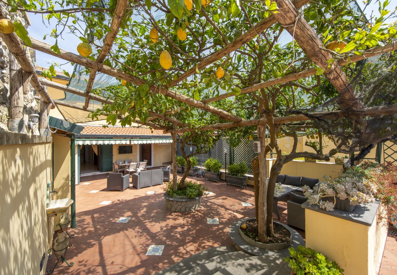 House in Maiori - Casa di Trilly - with Hot Tub & Lemon Garden