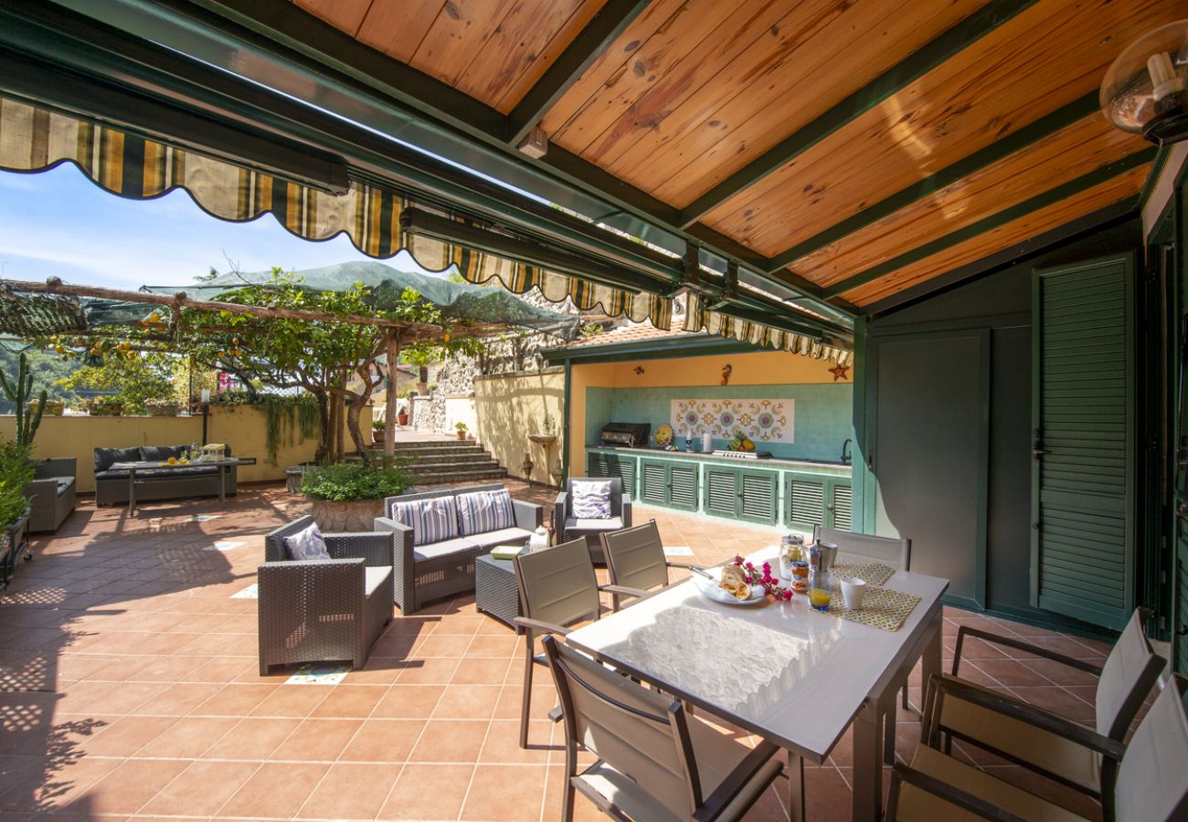 House in Maiori - Casa di Trilly - with Hot Tub & Lemon Garden